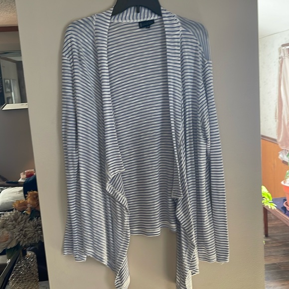 Blue and White jacket coverup.  Size Large.  Bobeau Brand. - Picture 1 of 2